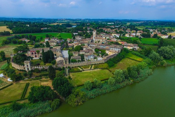 Castellaro lagusello top view