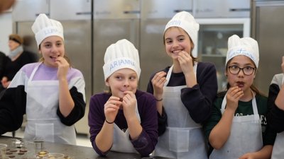 Children dressed as cooks